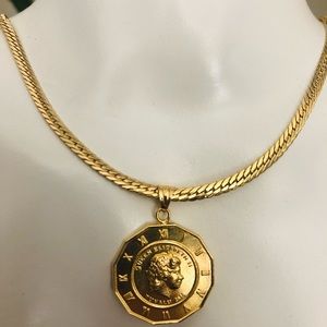 18K Saudi Gold Necklace Q Elizabeth Pendant